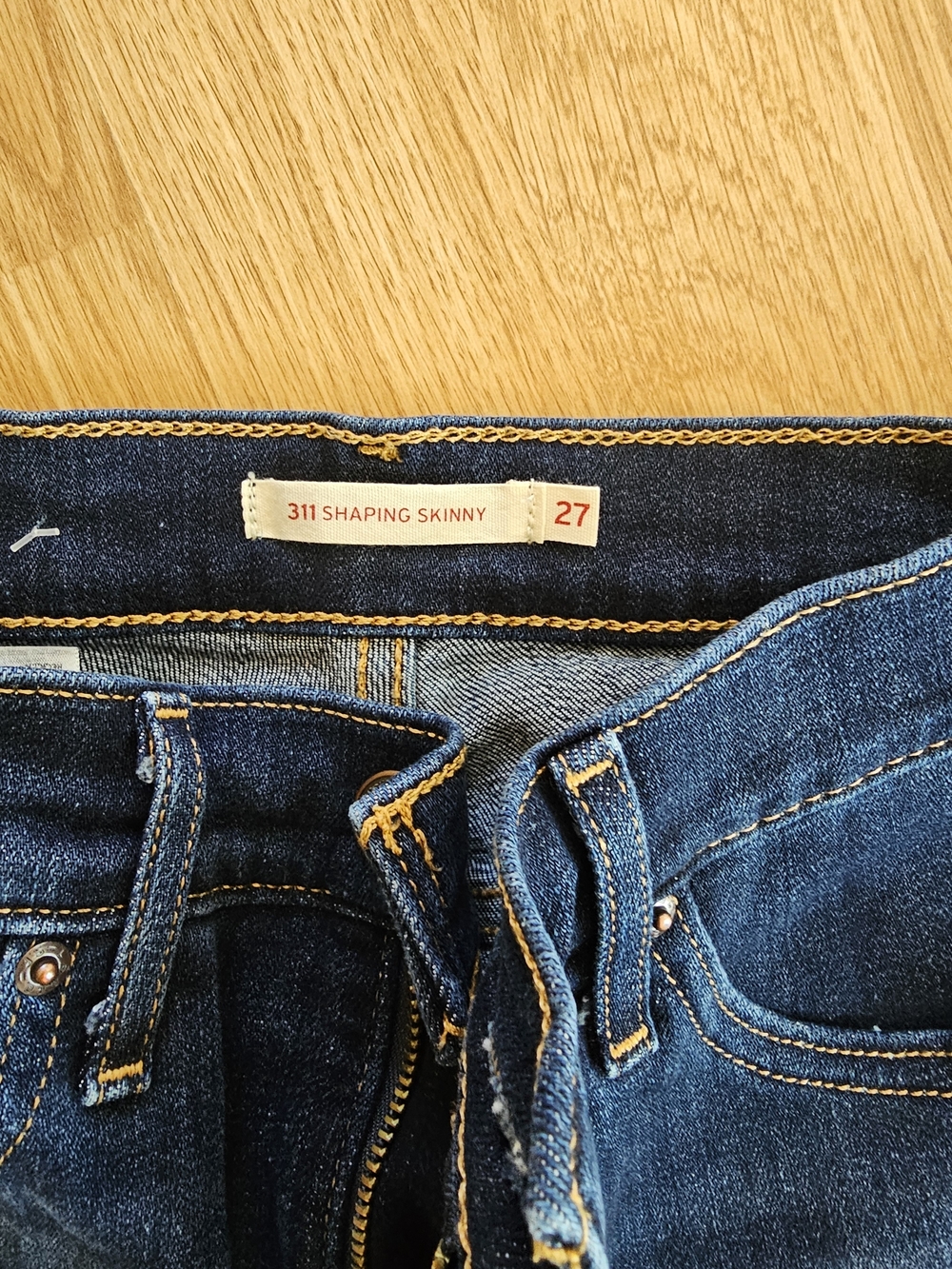 Levi's Women's Skinny Jeans in Dark Blue Wash - Picture 2 of 3